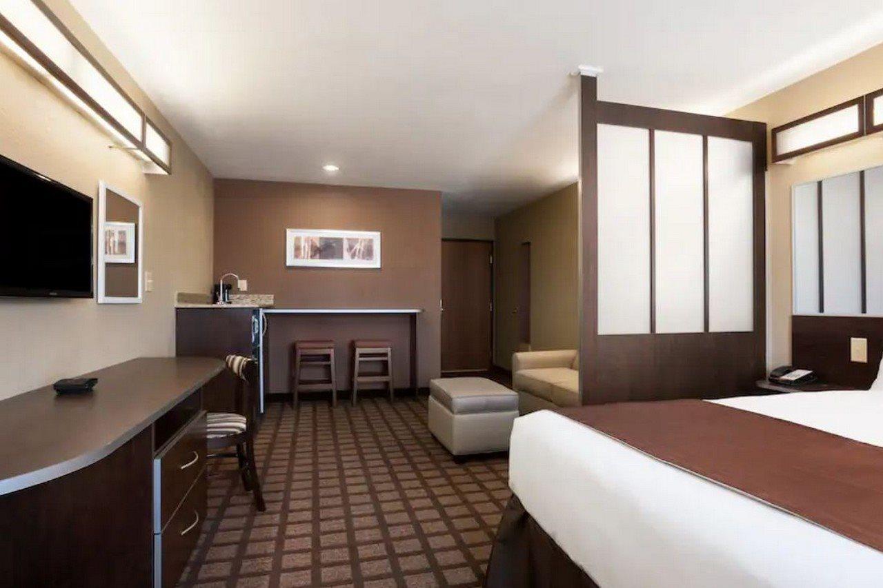 Microtel Inn & Suites By Wyndham Midland Eksteriør bilde